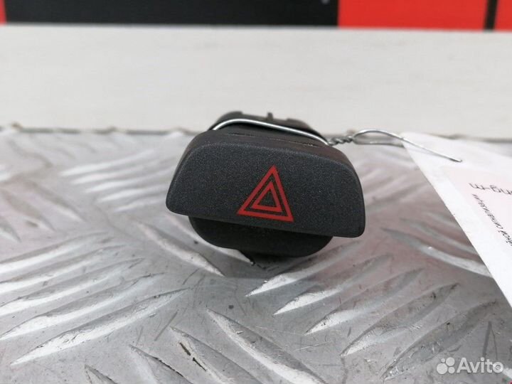 Кнопка аварийной сигнализации Ford Focus рест