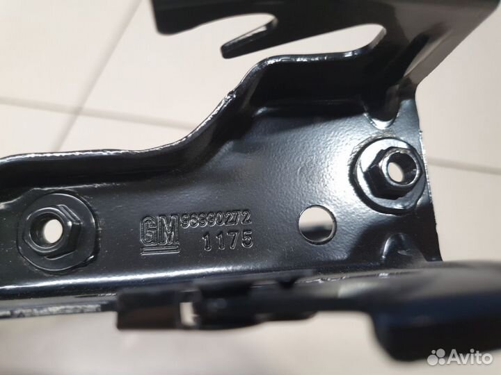 Петля крышки багажника левая Chevrolet Cruze 2009-2016