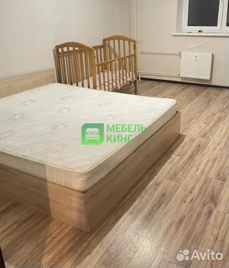 Кровать с матрасом