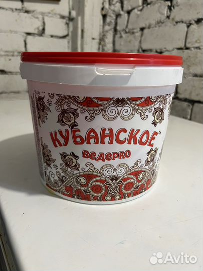 Ведро пластиковое с крышкой