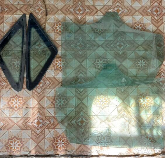 Стекла задний полу круг на форд фокус 3