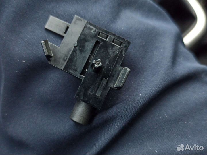 Кнопка включения индикатора стояночного тормоза