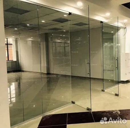 Стеклянные двери и перегородки