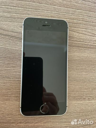 iPhone SE, 32 ГБ