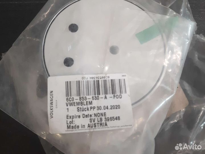 Эмблема VW на крышку багажника