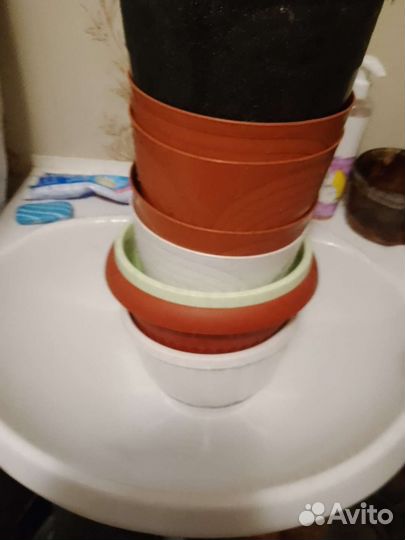 Пластиковые большие цветочные горшки