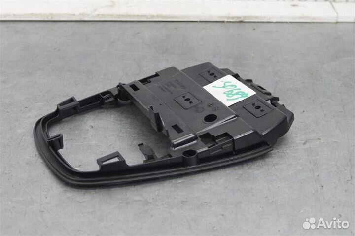 Кронштейн плафона салона Volvo XC90 2014-2019