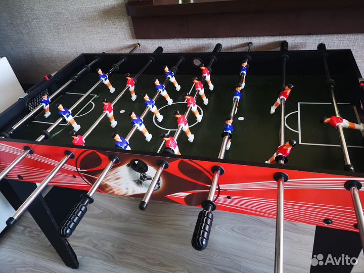 Настольный футбол на ножках