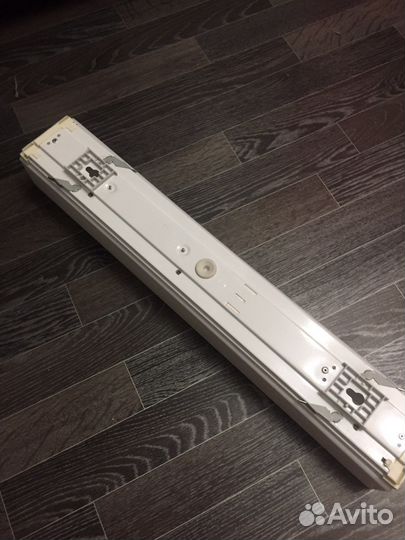 Светильник и лампы люминисцентные