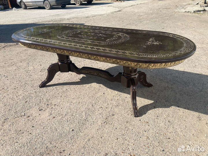 Стол и стулья