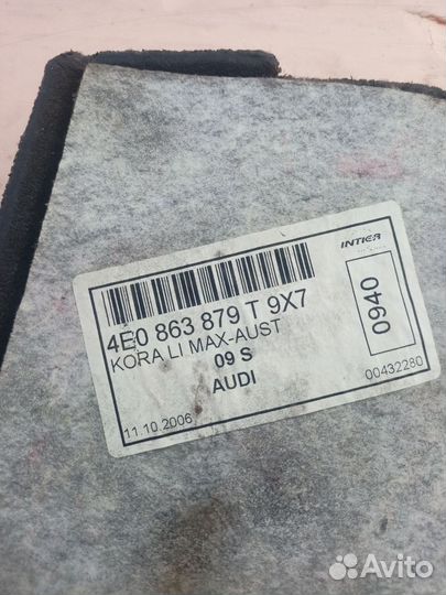 Обшивка багажника (левая) audi A8 D3