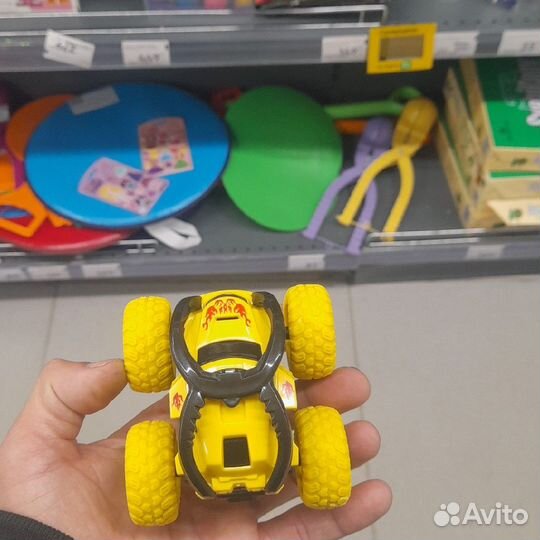 Игрушка машинка инерционка