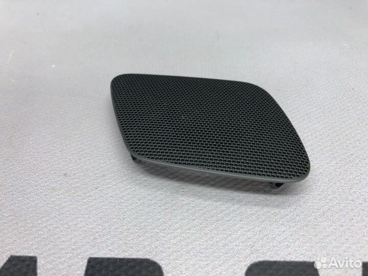 Крышка динамика задняя правая Audi A4 B8