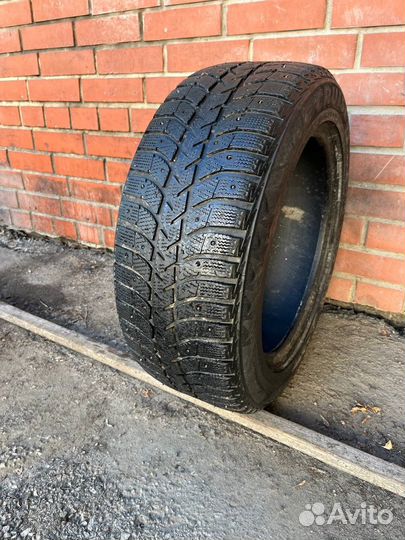 Bridgestone Ice Cruiser 5000 215/55 R16 93T