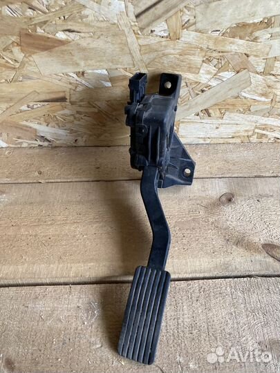 Педаль газа Mitsubishi Colt