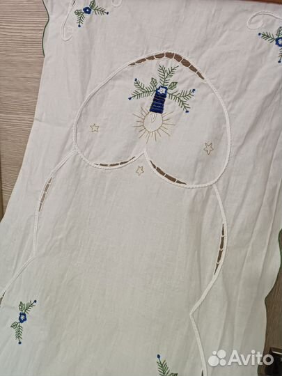 Новогодняя дорожка на стол вышитая