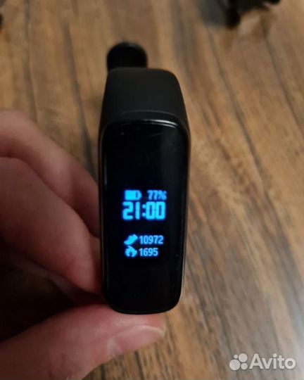 Фитнес браслет samsung