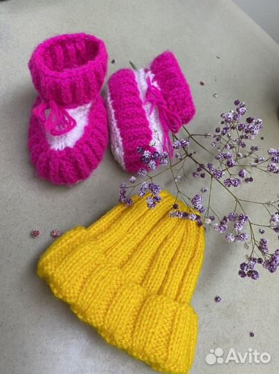 Детские шапочки пинетки из шерсти ручная работа