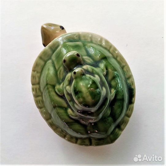 Фигурка черепахи с подвижной головой и лапками