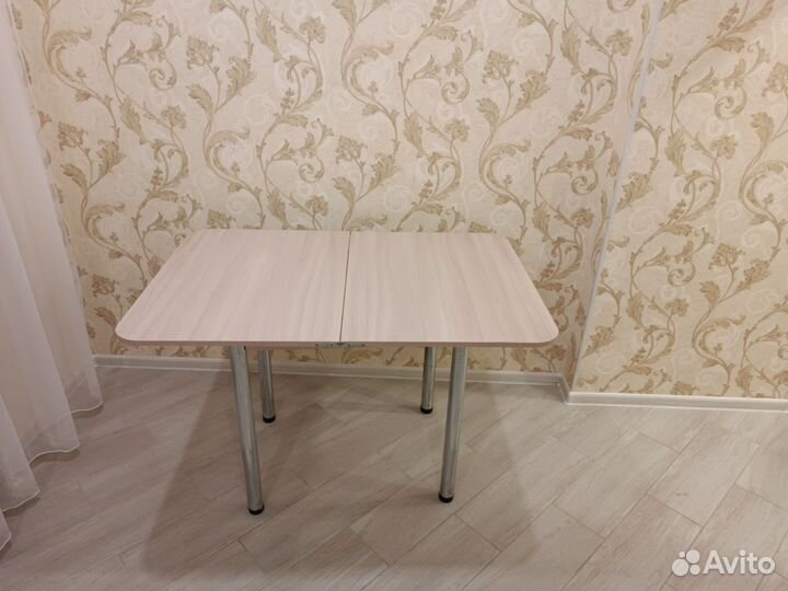 Кухонный стол