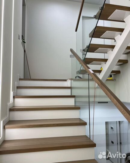 Лестница со стеклянным ограждением С-210