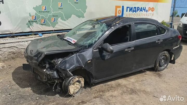 Стекло двери задней левой Nissan Almera (G15) 8230