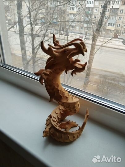 Фигурка дракона