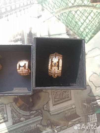 Золотое украшение