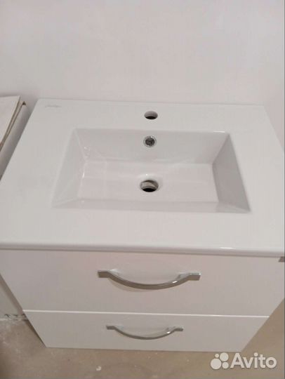 Новая навесная тумба с раковиной Jakob Delafon