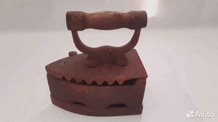 Утюг на углях старинный