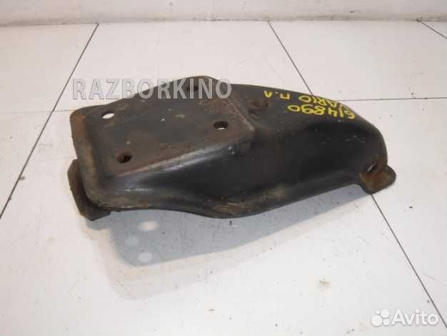 Кронштейн переднего амортизатора