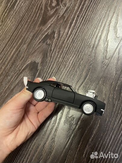 Игрушечная машина