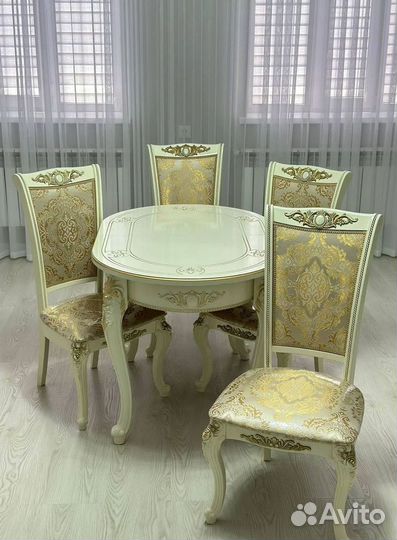 Обеденный стол и стулья