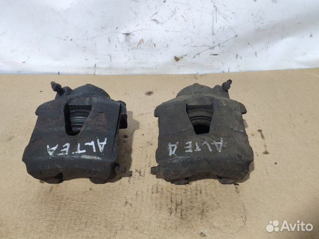 Суппорт тормозной передний Seat Altea, VW Golf 5