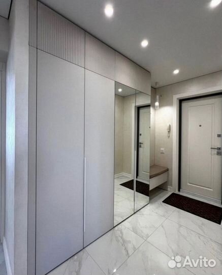 Шкаф распашной белый