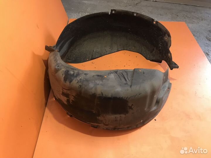 Подкрылок задний на Land Rover Discovery 3