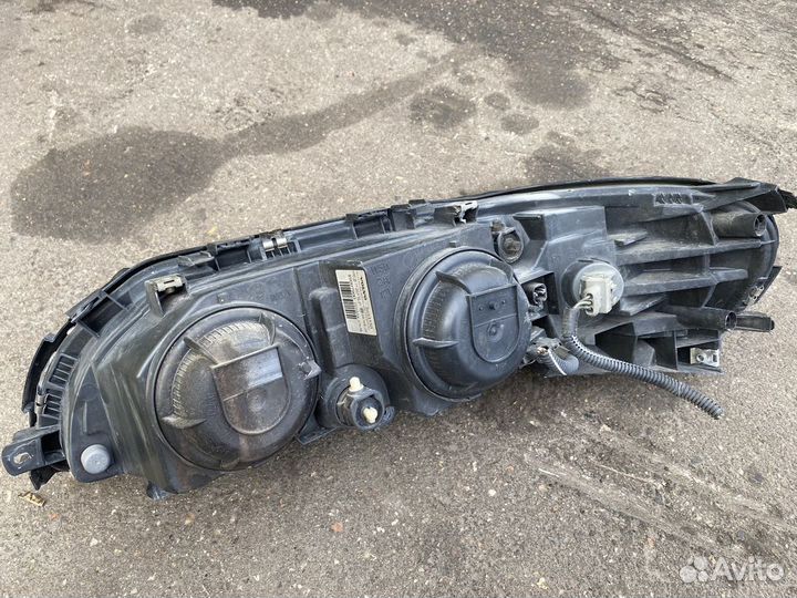 Фара правая 8693550 Volvo V70 XC70 SW SZ