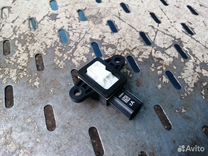 Датчик удара Airbag боковой Jaguar Land Rover