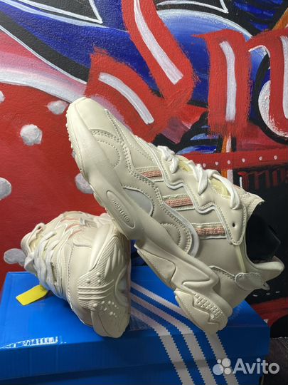 Кроссовки женские