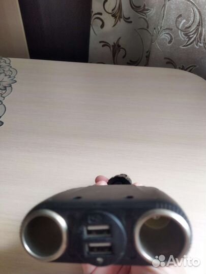 Автомобильная зарядка для телефона