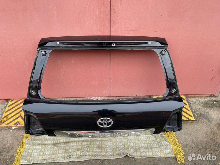 Крышка багажника Тойота Ленд Крузер 2008