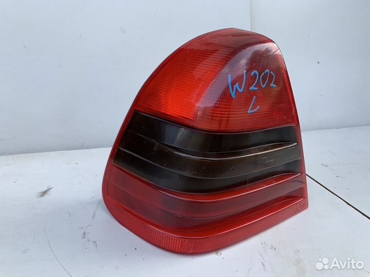 Фонарь задний левый MB W202