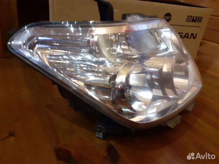 Фара правая Nissan Patrol Y62