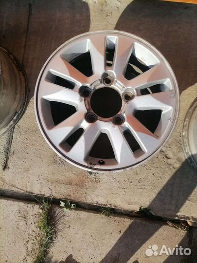 Комплект колесных дисков R17 на Land Cruiser 200