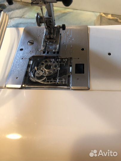 Швейная машина Janome