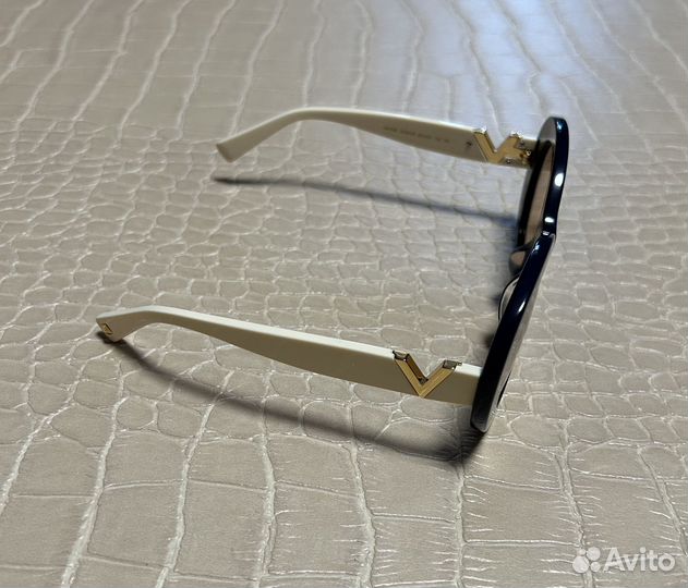 Очки солнцезащитные Valentino