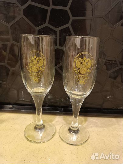 Бокалы и рюмки на ножках