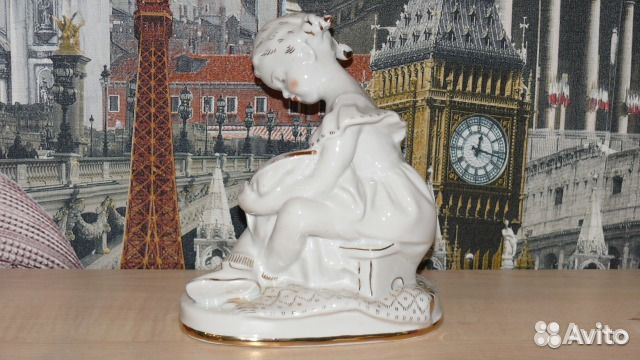 Фарфоровая фигурка 