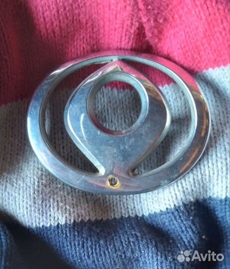 Эмблема решетки радиатора mazda 323