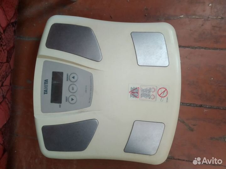 Весы напольные электронные Танита